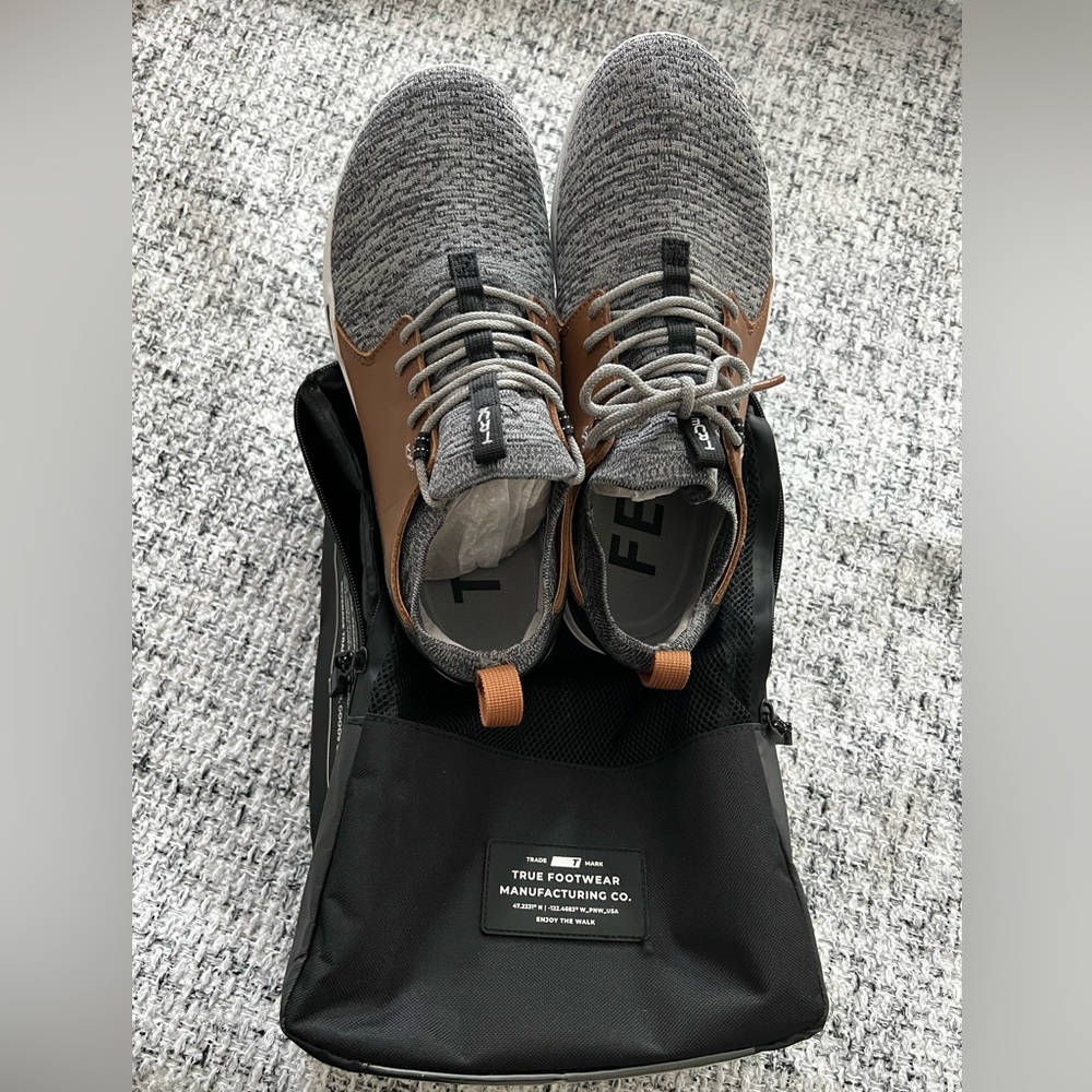 Brand new never worn TRUE men’s golf and adventure shoes Size 10 wide